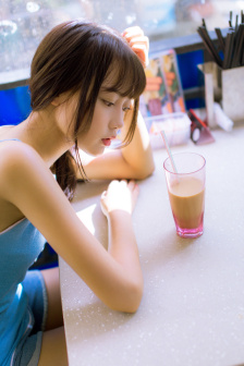 少妇脱了内裤让我添